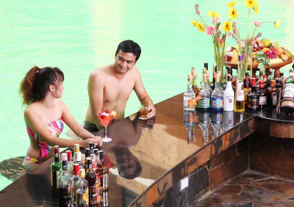 Iyara Lake Hotel & Resort Uthai Thani Extérieur photo
